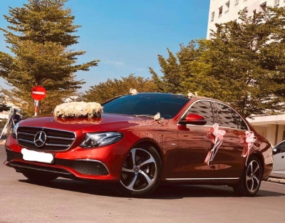 Cho thuê xe cưới Mercedes E màu đỏ