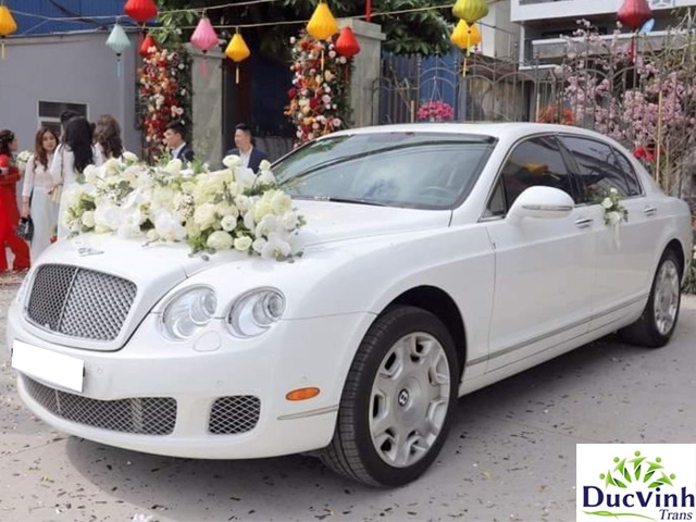 Cho thuê xe cưới màu trắng Bentley