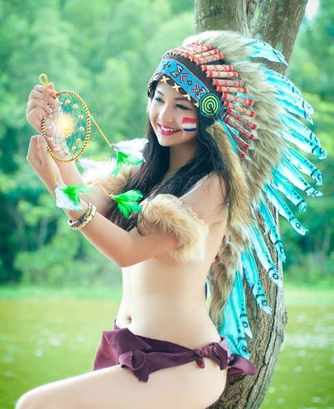 Linda Gây sốt “Nữ thổ dân xinh đẹp ngực trần” thành thạo 3 ngôn ngữ