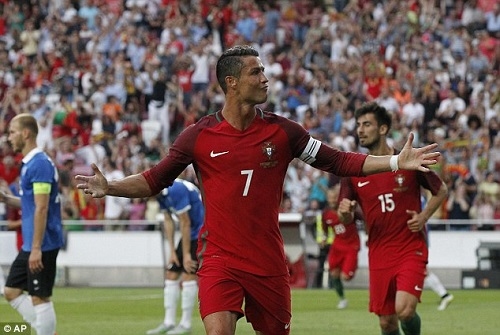 C.Ronaldo lập cú đúp, Bồ Đào Nha thắng Estonia 7-0