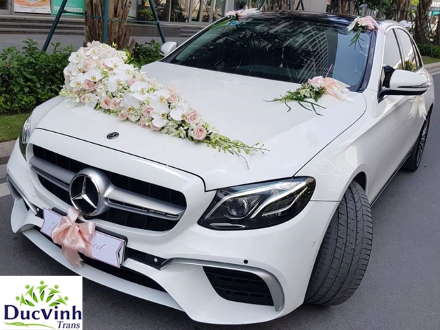 Cho thuê xe cưới màu trắng hạng sang VIP Mercedes E