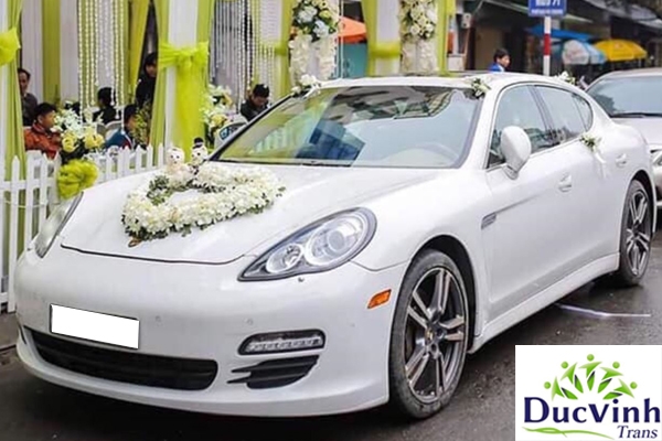 Cho thuê xe cưới Porsche Panamera màu trắng