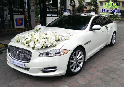 Cho thuê xe cưới màu trắng Jaguar