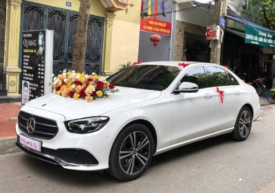 Cho thuê xe cưới màu trắng hạng sang VIP Mercedes E