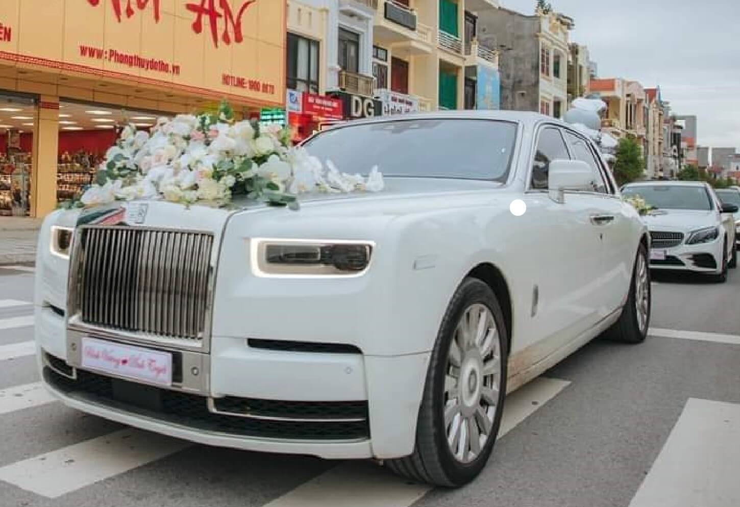 Cho thuê xe cưới Roll Royce Phantom VIII màu trắng