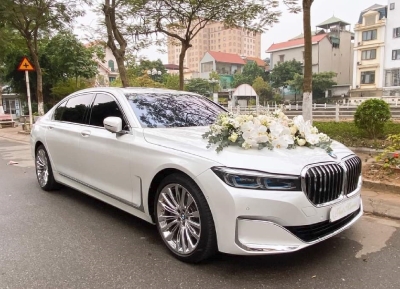 Cho thuê xe cưới màu trắng BMW 750i