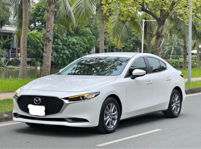 Cho thuê xe Mazda 3 màu trắng tại Hà Nội