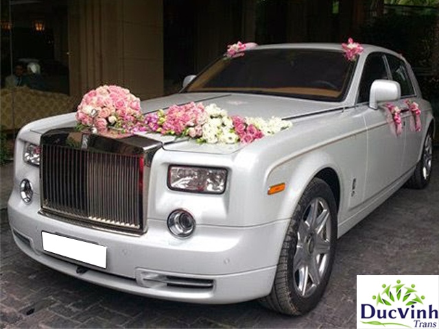 Cho thuê xe cưới Roll Royce Phantom màu trắng chuyên nghiệp