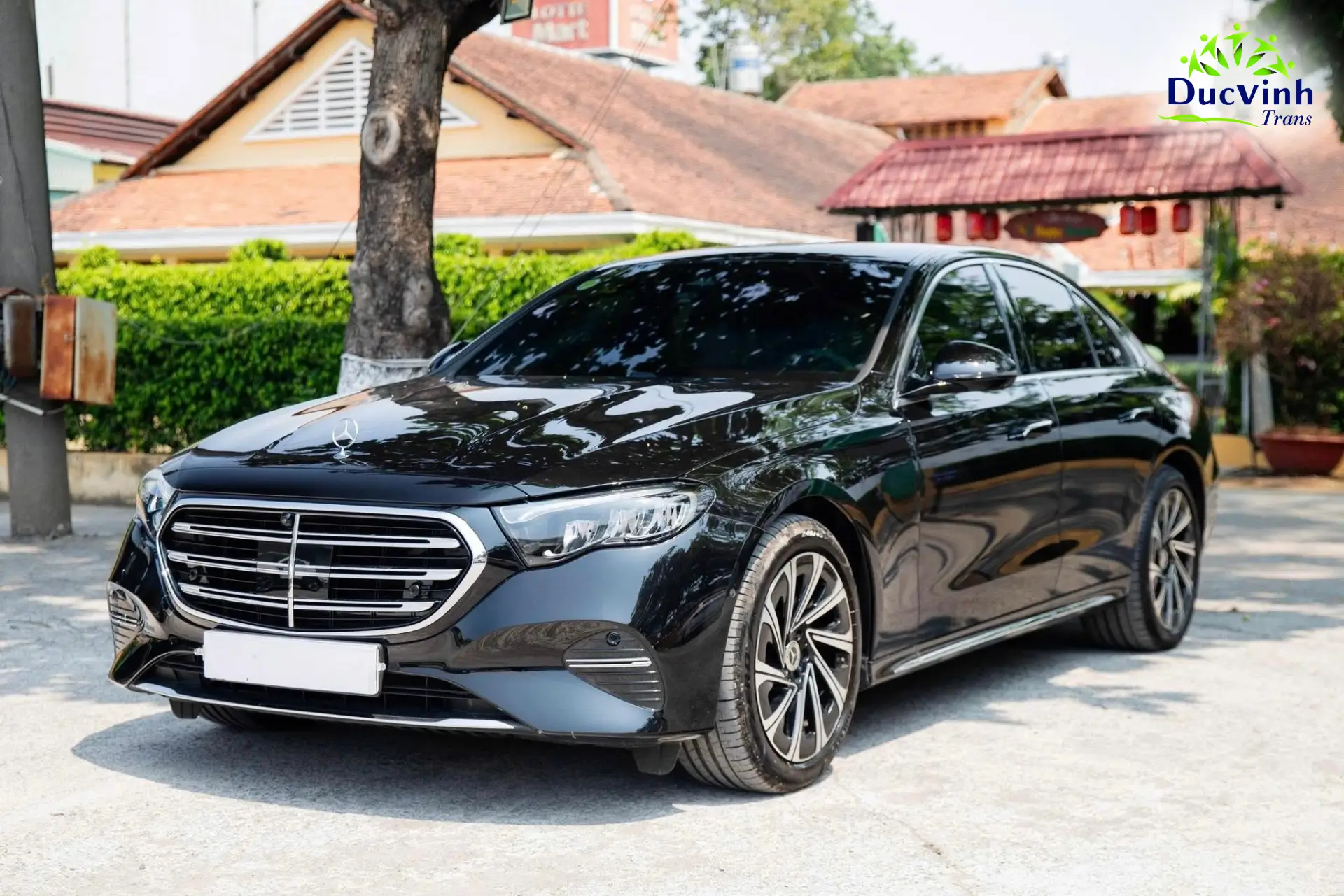 Cho Thuê Xe Mercedes E300 Sang Trọng