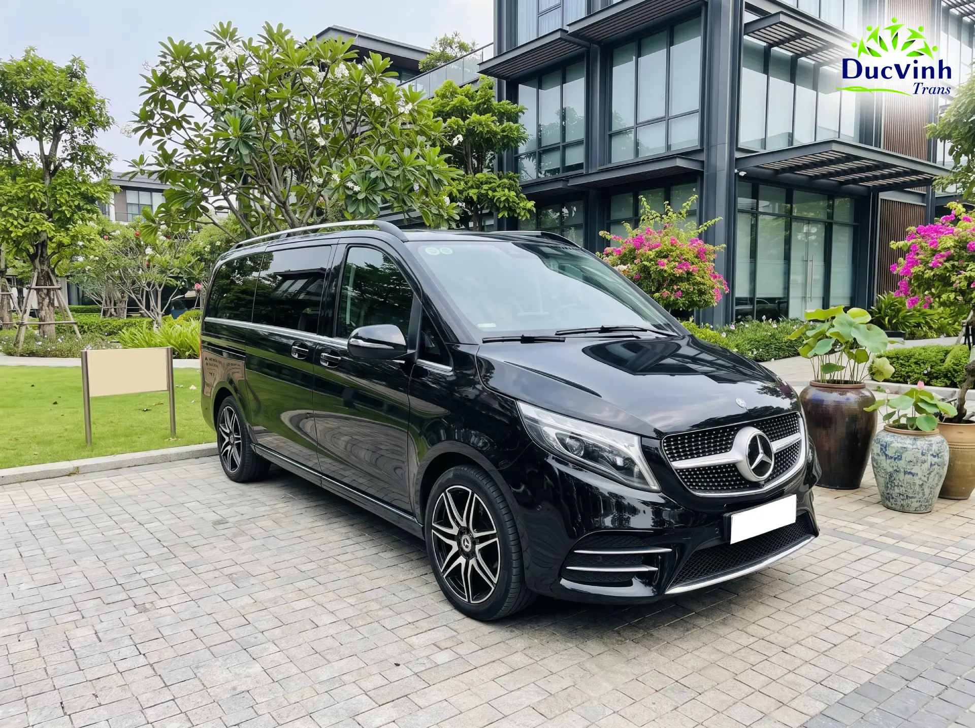Cho Thuê Xe Mercedes V250 MPV 7 Chỗ Sang Trọng