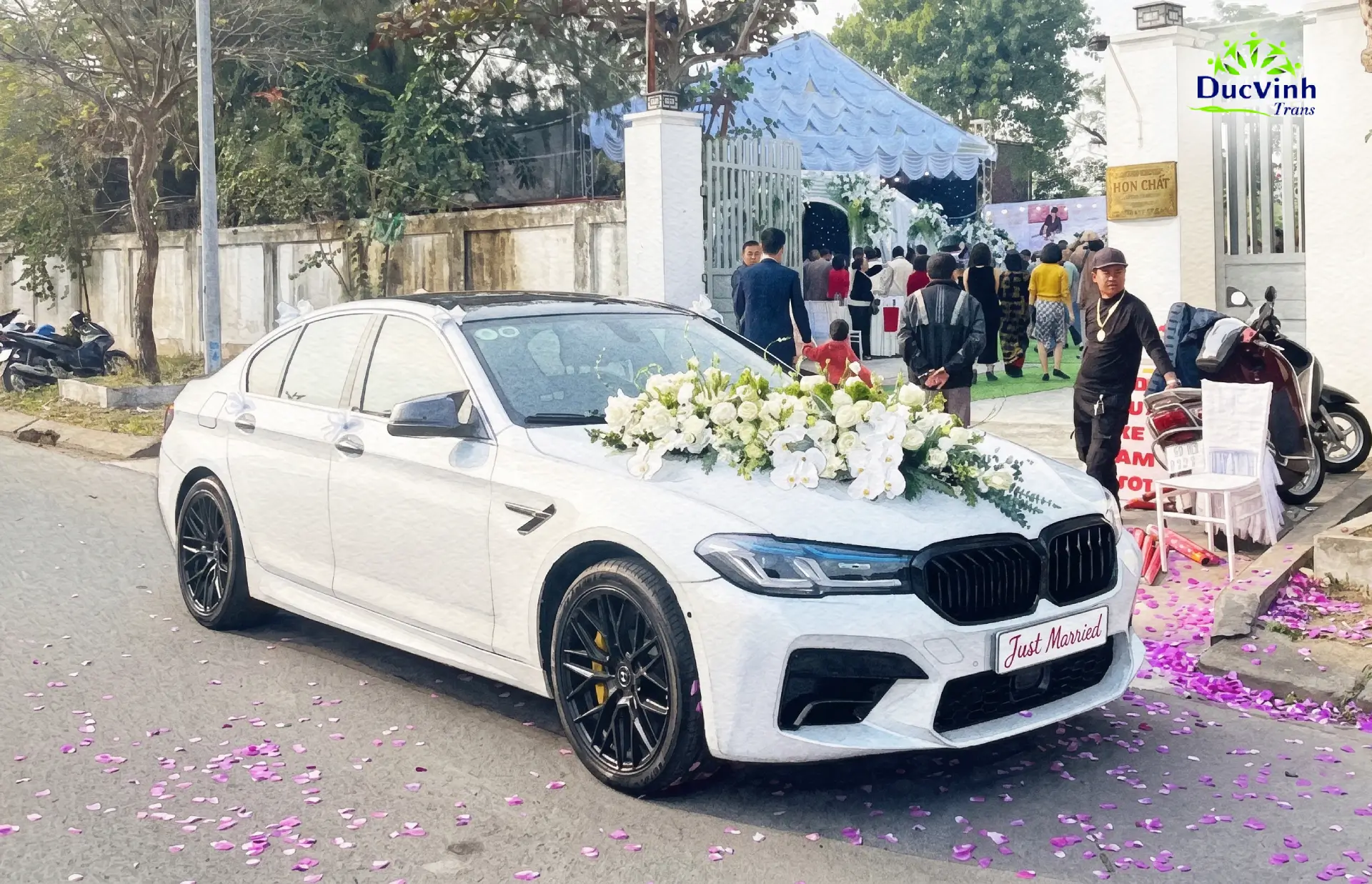 Cho Thuê Xe Cưới BMW 523i Sang Trọng