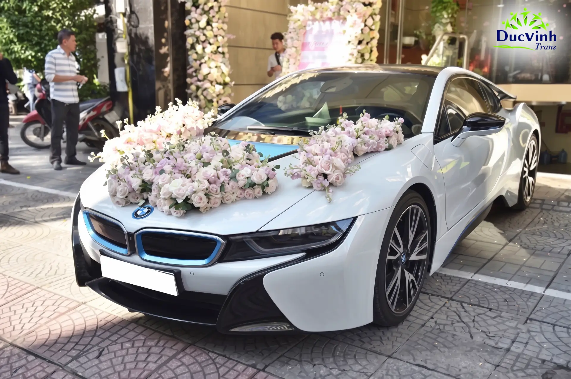 Cho Thuê Xe Cưới BMW i8 Sang Trọng